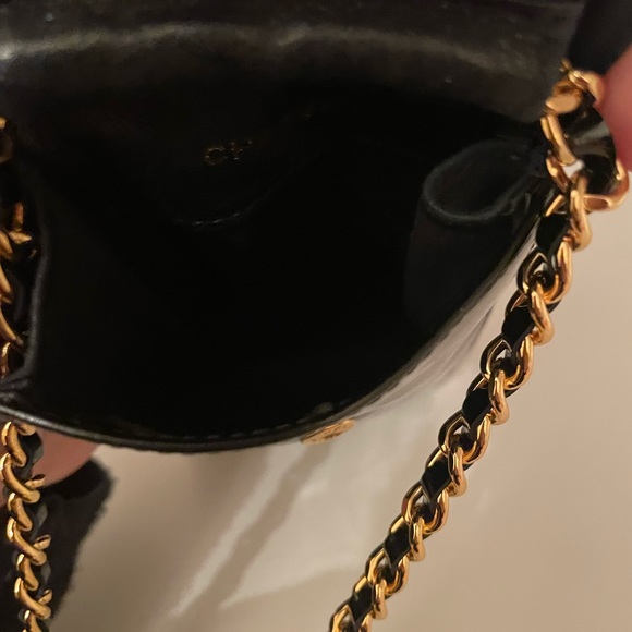 Chanel vintage patent cell phone holder - Picture 10 of 13